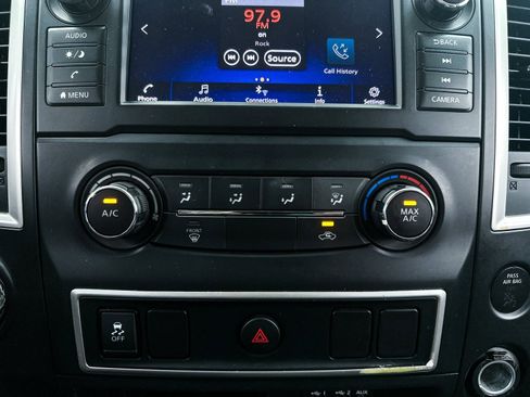 Used 2019 Nissan Titan S image 22