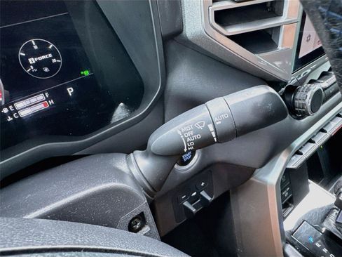 Used 2022 Toyota Tundra Platinum AWD/4WD image 6