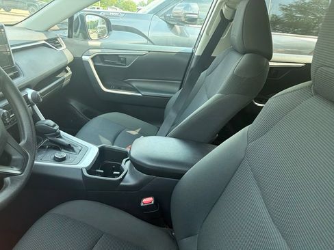 Used 2025 Toyota RAV4 LE AWD/4WD image 5