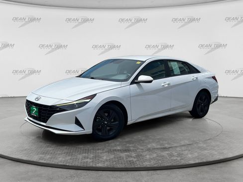Used 2023 Hyundai Elantra SEL FWD image 3