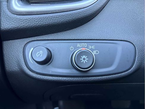 Used 2022 Chevrolet Trax LS w/ Tint and Cruise Package image 29