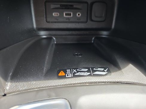 Used 2019 Chevrolet Equinox Premier FWD image 23