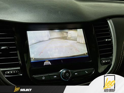 Used 2021 Chevrolet Trax LT AWD/4WD image 16