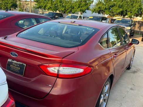 Used 2016 Ford Fusion SE FWD image 3