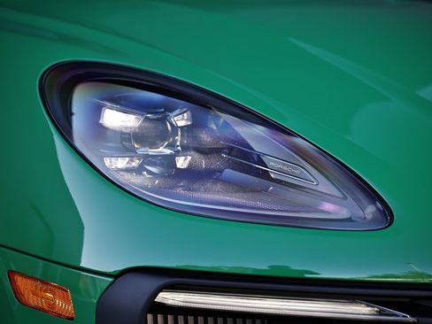 New 2026 Porsche Macan GTS image 19