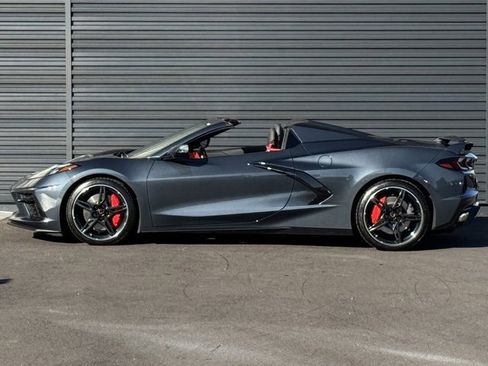 Used 2021 Chevrolet Corvette Stingray Premium Conv w/ Z51 Performance Package image 2
