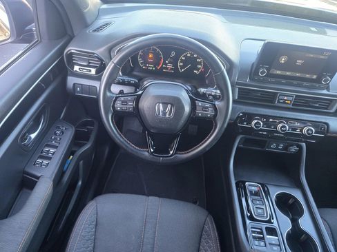 Used 2025 Honda Pilot Sport image 9