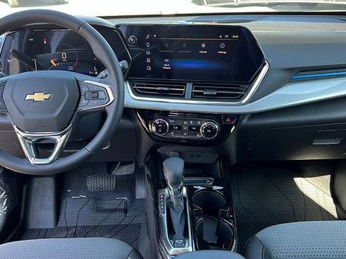 New 2026 Chevrolet Trax LT w/ Sunroof Package image 15