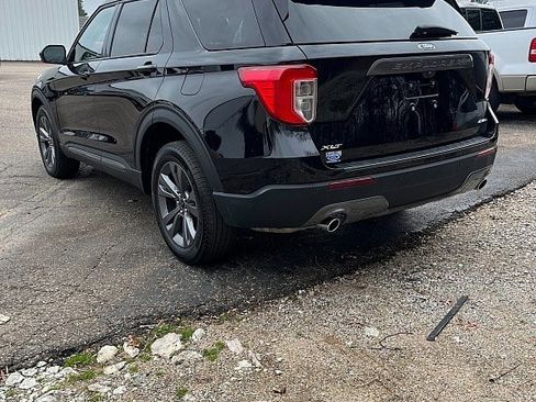Used 2023 Ford Explorer XLT w/ Equipment Group 202A image 3