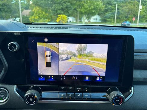 Used 2023 Chevrolet Colorado Trail Boss w/ Technology Package image 25