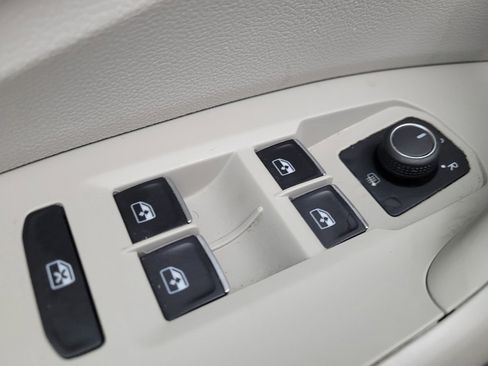 Used 2024 Volkswagen Jetta SE FWD image 27