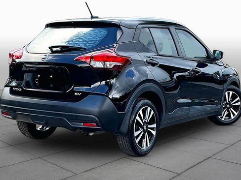 Used 2018 Nissan Kicks SV FWD image 16