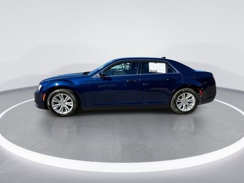 Used 2017 Chrysler 300 Limited image 5