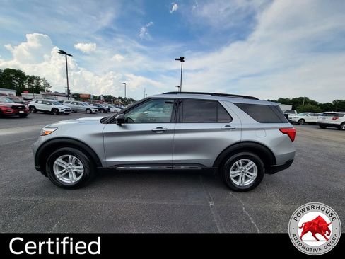 Certified 2024 Ford Explorer XLT w/ Equipment Group 202A RWD image 3