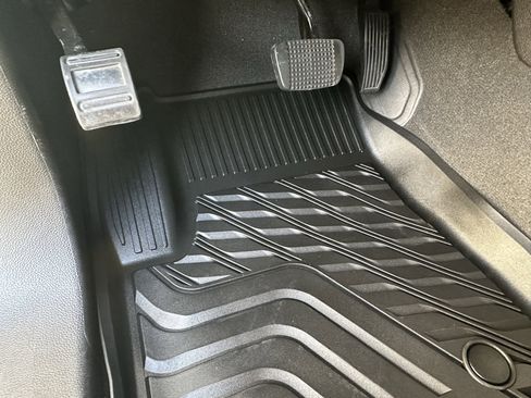 Used 2022 Chevrolet Colorado LT w/ Redline Special Edition image 18