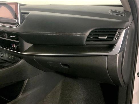 Used 2025 Nissan Rogue SV AWD/4WD image 16