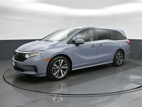 Used 2023 Honda Odyssey Touring image 3