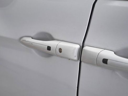 Used 2019 Chrysler Pacifica Limited w/ Advanced Safetytec Group image 40