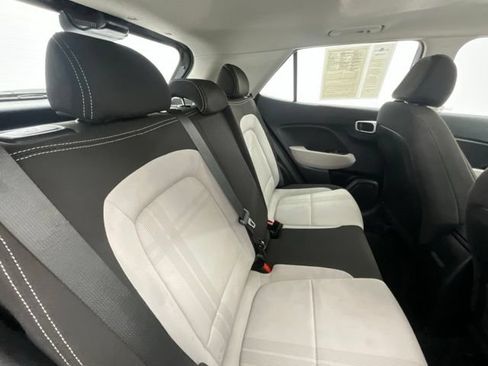 Used 2021 Hyundai Venue SEL w/ Premium Package FWD image 15
