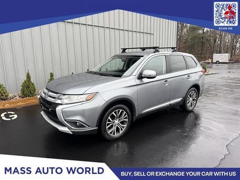 Used 2016 Mitsubishi Outlander SE image 2