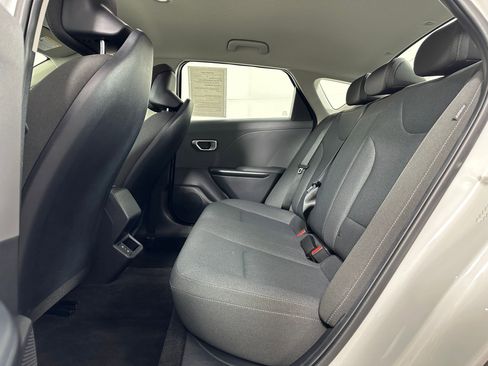 Used 2025 Kia K4 LXS image 12