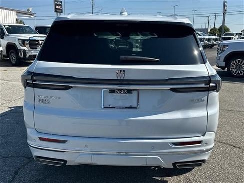 New 2027 Buick Enclave Avenir FWD image 10