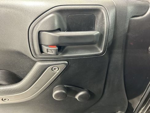 Used 2018 Jeep Wrangler Sport AWD/4WD image 11