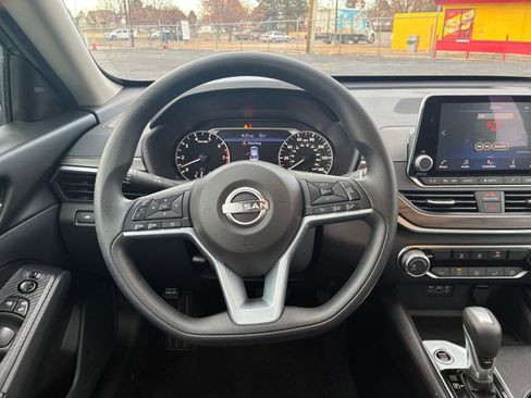 Used 2025 Nissan Altima 2.5 SV image 27