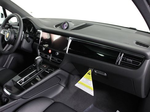 New 2026 Porsche Macan image 15