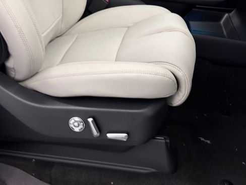New 2026 Lincoln Navigator Reserve AWD/4WD image 13