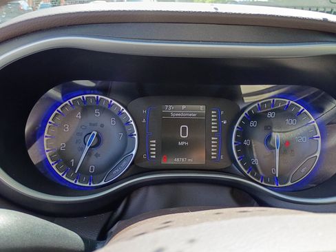 Used 2020 Chrysler Pacifica Touring-L w/ Tire & Wheel Group FWD image 24