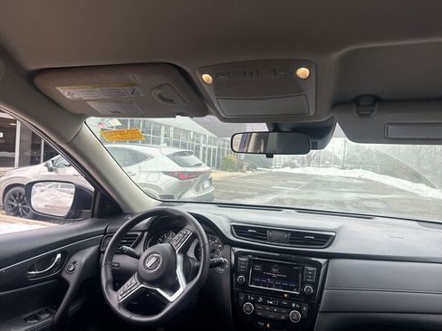 Used 2020 Nissan Rogue SV image 8