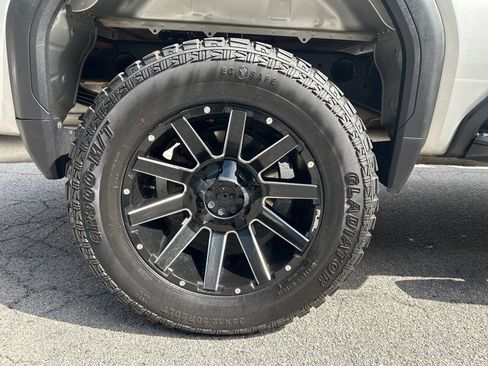 Used 2020 GMC Sierra 2500 4x4 Crew Cab w/ Gooseneck/5TH Wheel Package image 15