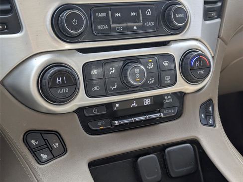 Used 2017 GMC Yukon SLT image 18