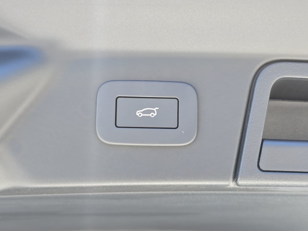 New 2026 Land Rover Range Rover Velar S AWD/4WD image 13