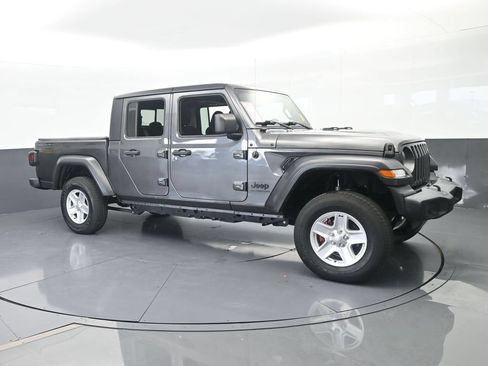 Used 2020 Jeep Gladiator Sport w/ Quick Order Package 24S AWD/4WD image 8