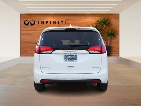 Used 2018 Chrysler Pacifica Limited w/ Tire & Wheel Group image 6