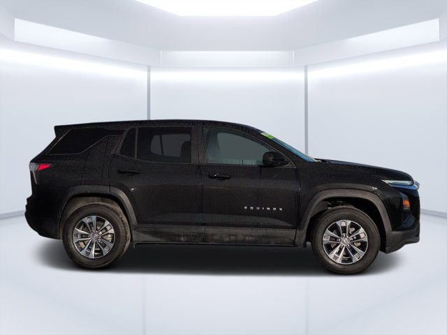Used 2026 Chevrolet Equinox LT FWD image 2