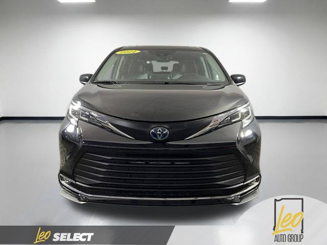 Used 2021 Toyota Sienna XLE FWD image 2