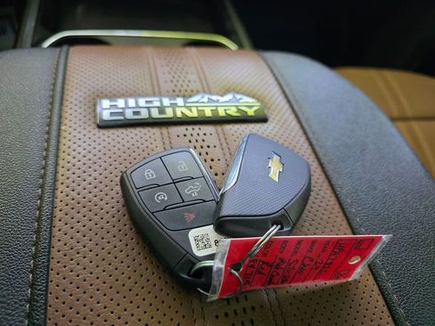 Used 2024 Chevrolet Silverado 2500 High Country w/ High Country Premium Package AWD/4WD image 30