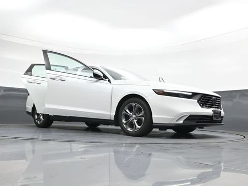 Used 2024 Honda Accord EX image 41
