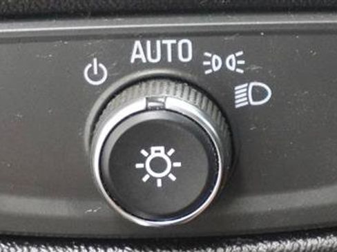 Used 2021 Chevrolet Malibu LT FWD image 22