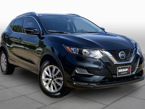 Used 2020 Nissan Rogue Sport SV FWD image 3