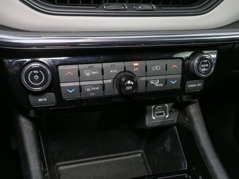 Used 2022 Jeep Compass Limited image 25