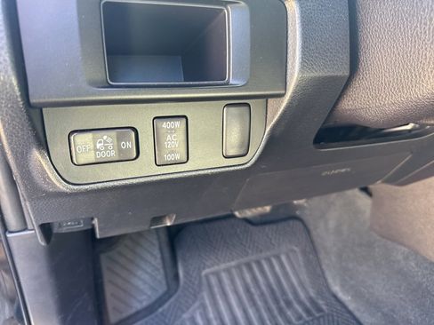 Used 2016 Toyota Tacoma Limited image 15