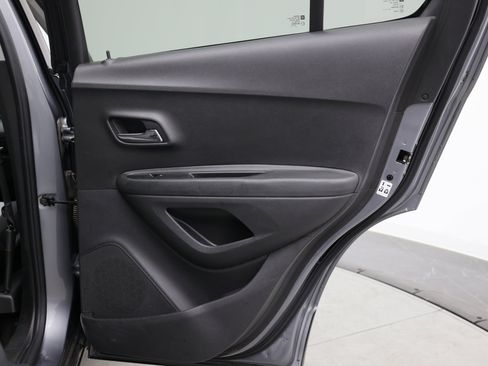 Used 2020 Chevrolet Trax LS w/ Tint and Cruise Package FWD image 29