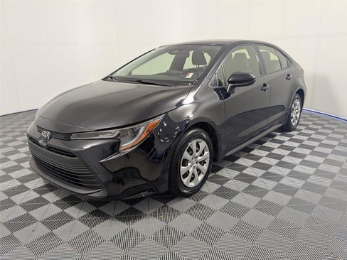 Certified 2023 Toyota Corolla LE image 2