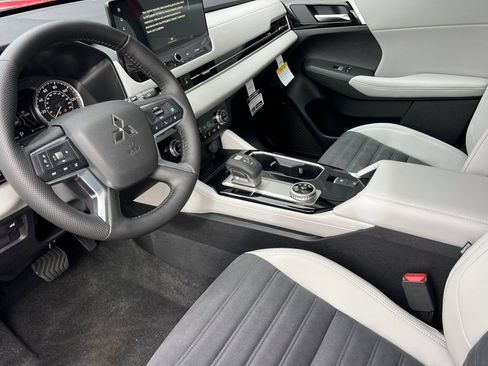 New 2026 Mitsubishi Outlander SE FWD image 11