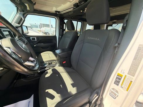 Used 2020 Jeep Wrangler Unlimited Sahara w/ Cold Weather Group AWD/4WD image 12