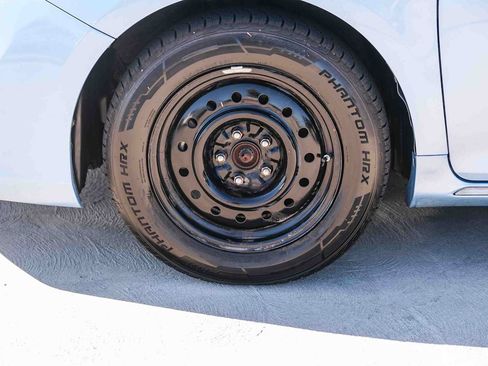 Used 2013 Toyota Camry LE FWD image 10